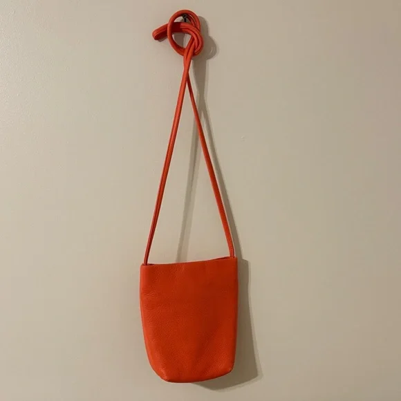 BAGGU Vibrant Orange Crossbody Bag - Picture 3 of 7